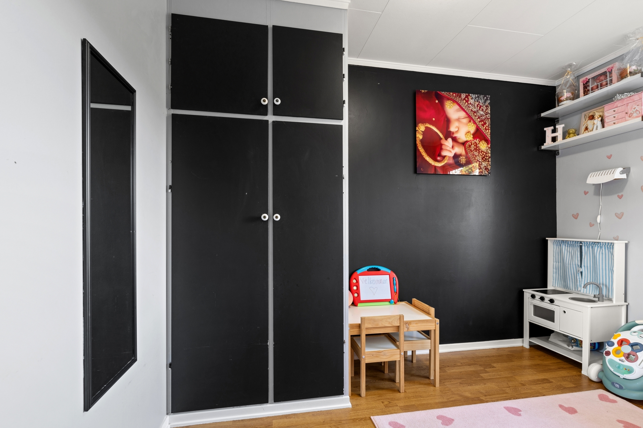 Soverom med garderobeskap