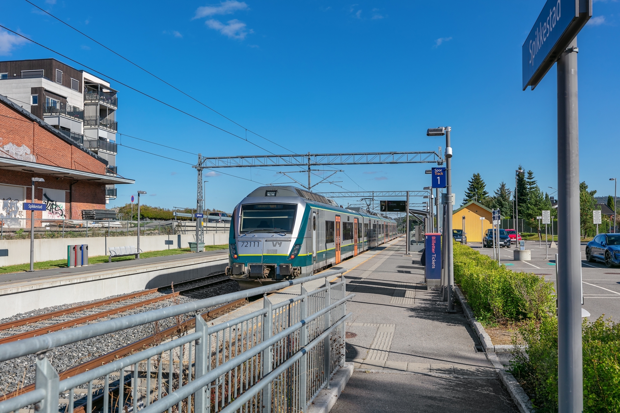Spikkestad togstasjon med avgang til Oslo hver halvtime