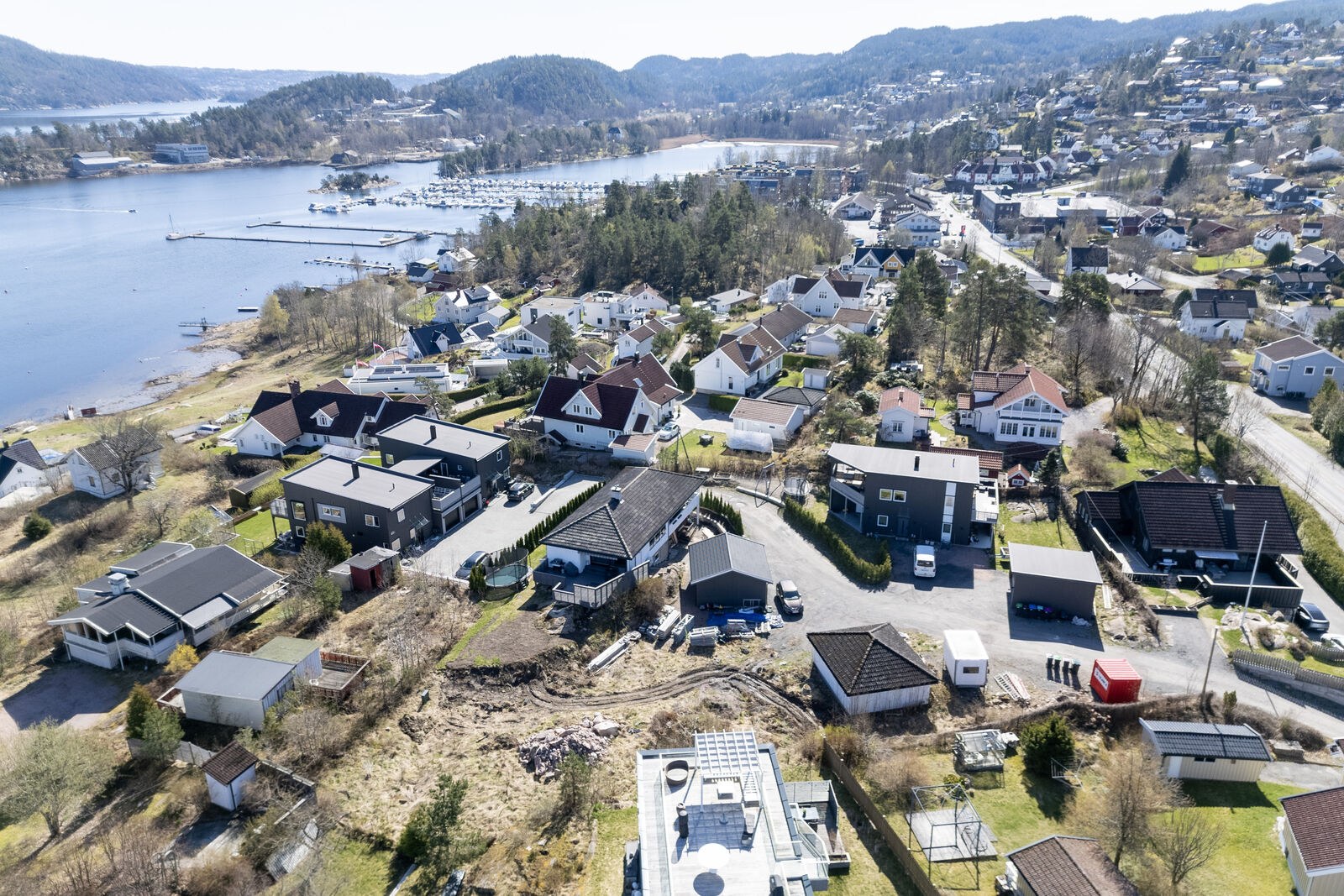Sentralt solrikt og sjoenaert